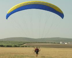 Paramotor en los Llanos Pezcolar de Porcuna